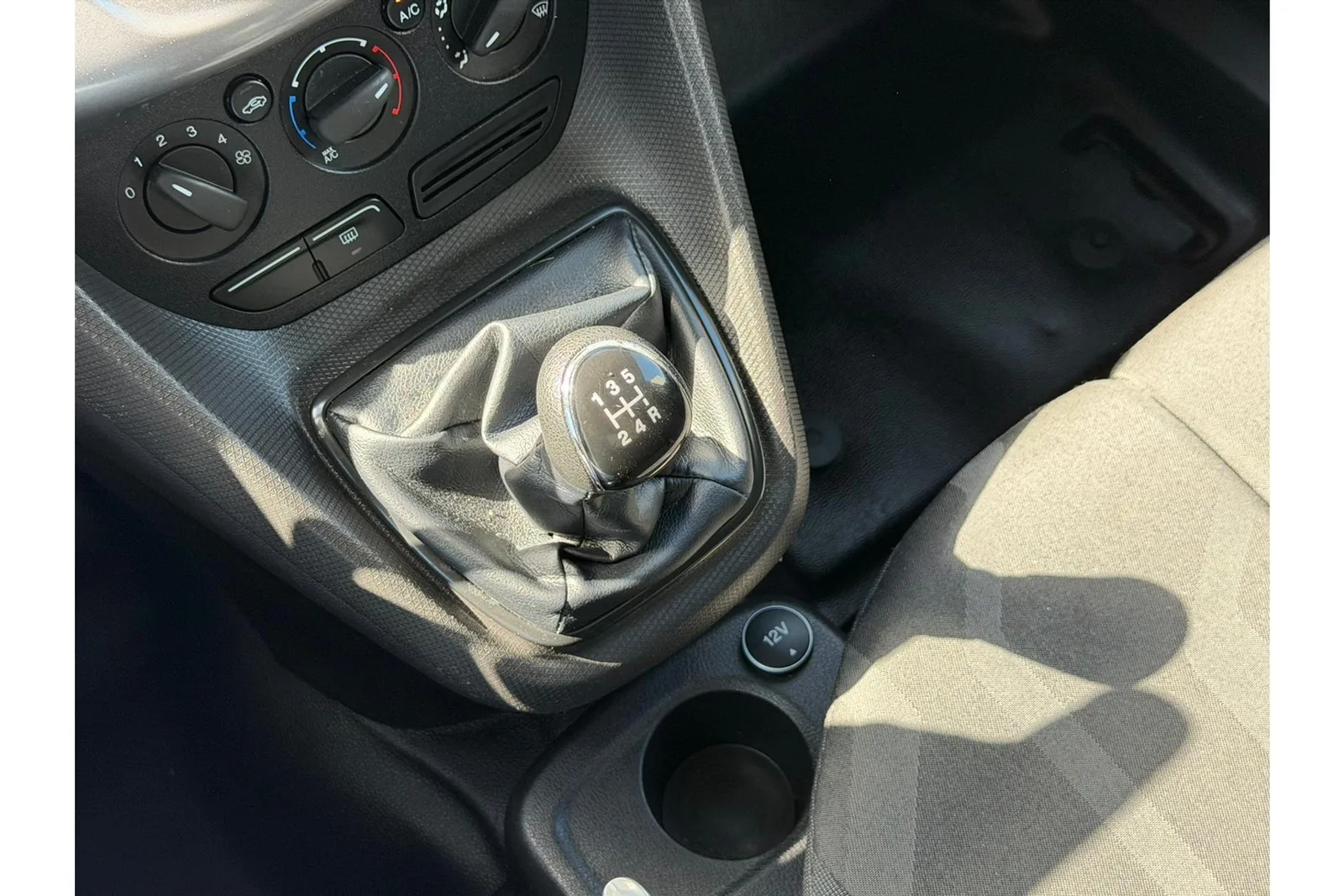 Ford Transit Connect (2018) — foto 1