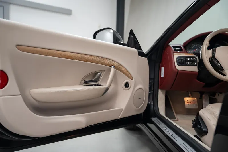 Maserati GranCabrio (2011)