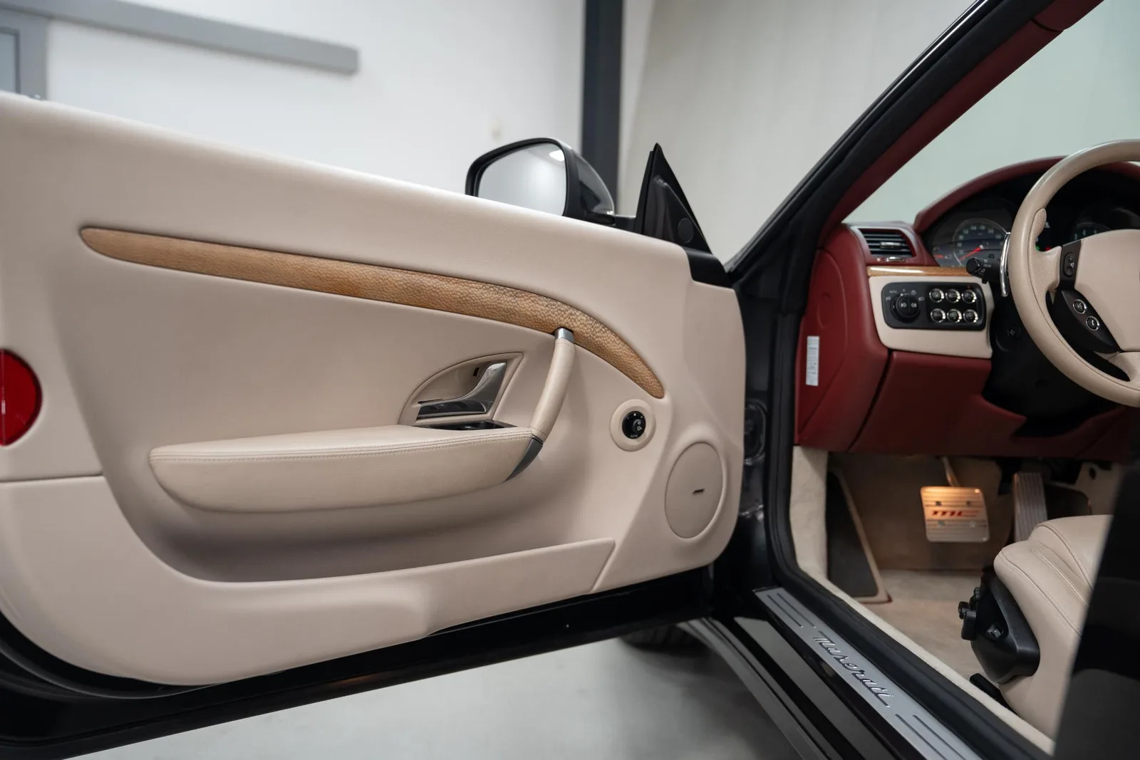 Maserati GranCabrio (2011) — foto 1