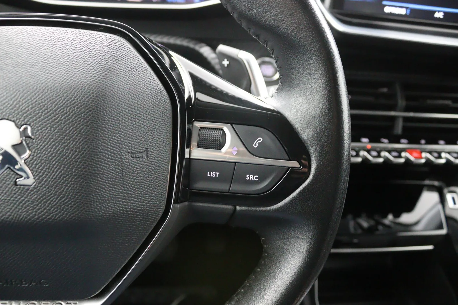 Peugeot 208 (2020) — foto 1
