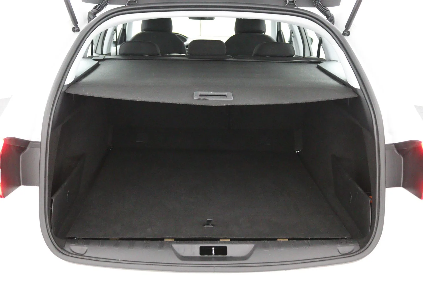 Peugeot 308 (2021) — foto 1