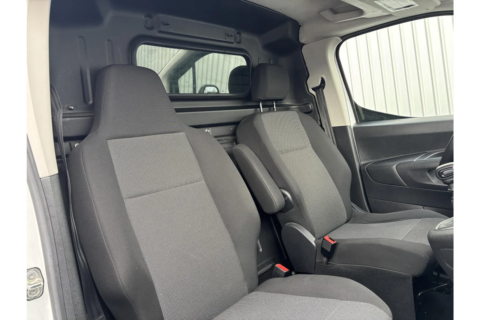 Peugeot Partner (2022) — foto 1