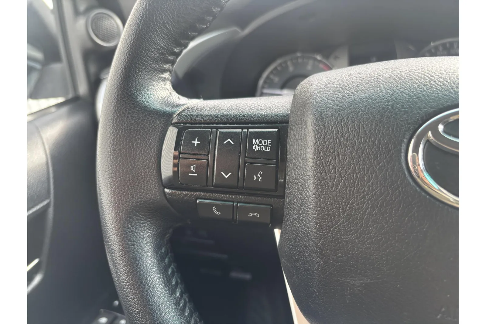 Toyota Hilux (2021) — foto 1