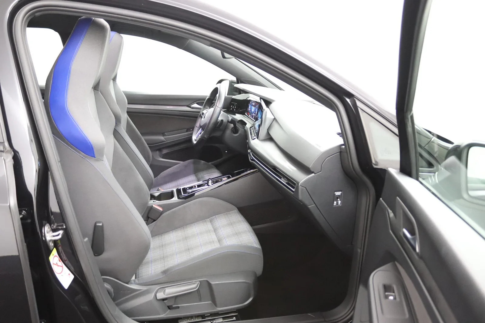 Volkswagen Golf (2022) — foto 1