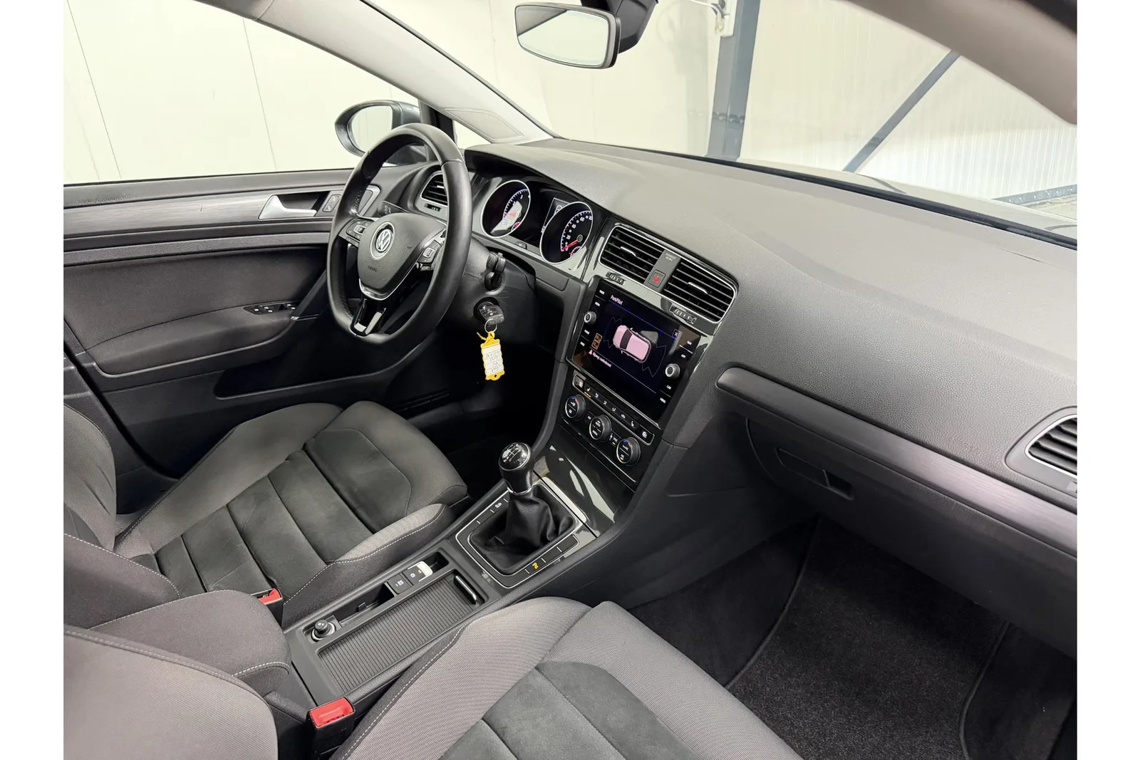 Volkswagen Golf (2020) — foto 1
