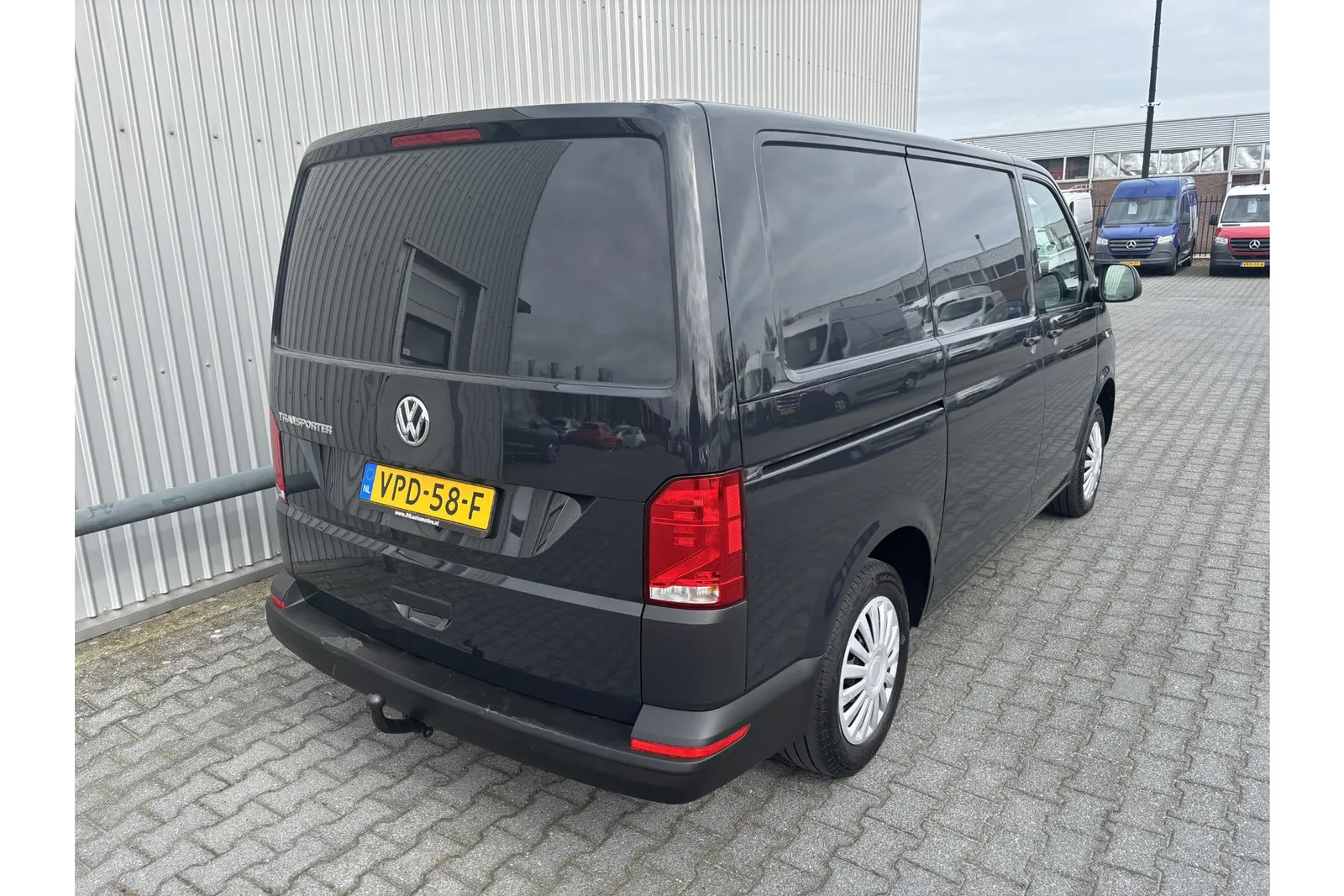 Volkswagen Transporter (2022) — foto 1