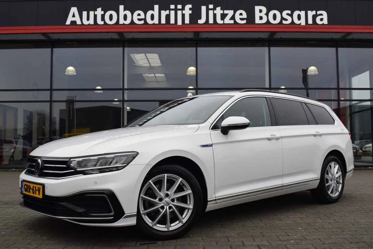 Volkswagen Passat (2021) — foto 1