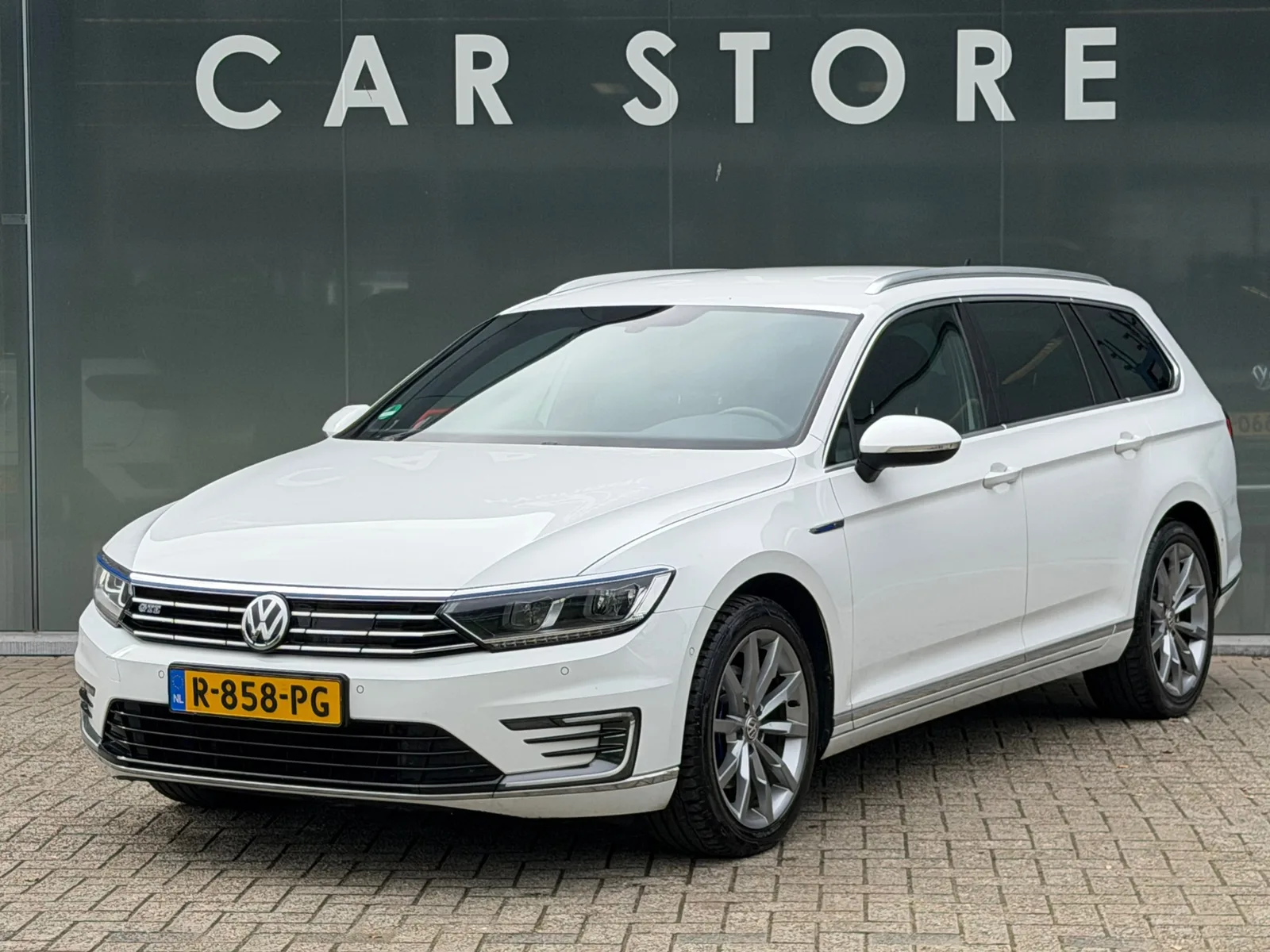 Volkswagen Passat (2018) — foto 1