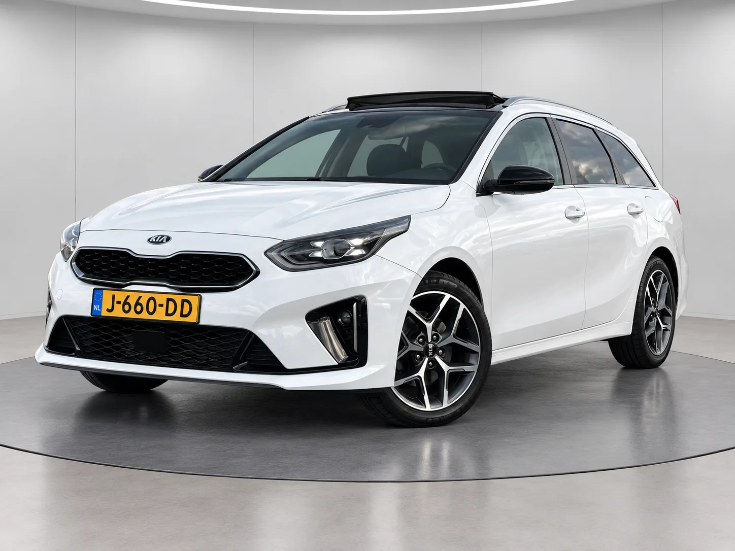Kia Ceed Sportswagon (2020) — foto 1