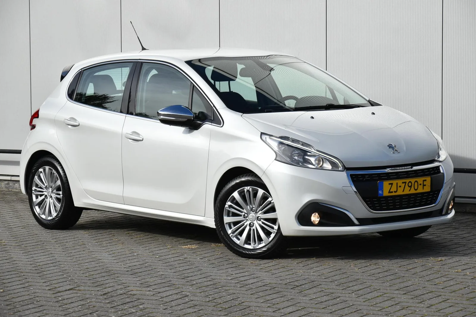 Peugeot 208 (2019) — foto 1