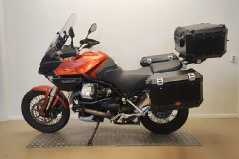 Moto Guzzi Stelvio 1200 8V (2015)