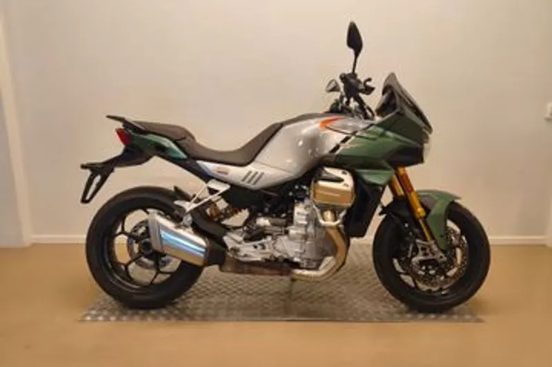 Moto Guzzi V100 Mandello S (2023)