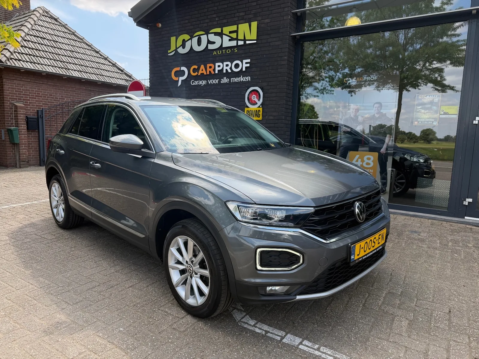 Volkswagen T-Roc (2021) — foto 1
