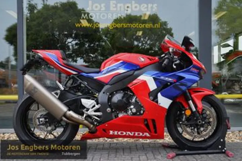 Honda CBR1000RR-R (2022)