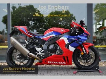 Honda CBR1000RR R Fireblade (2022) — foto 1