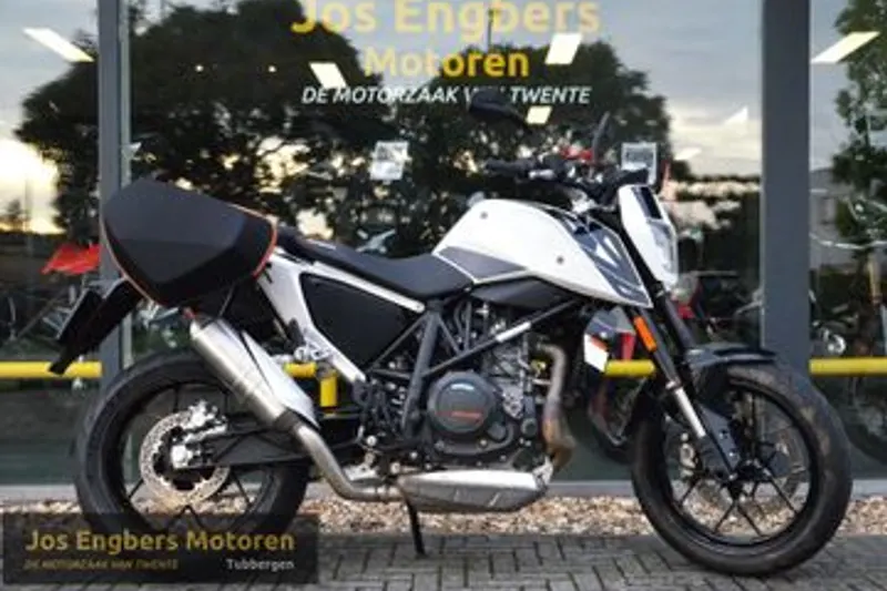 KTM 690 Duke (2016)