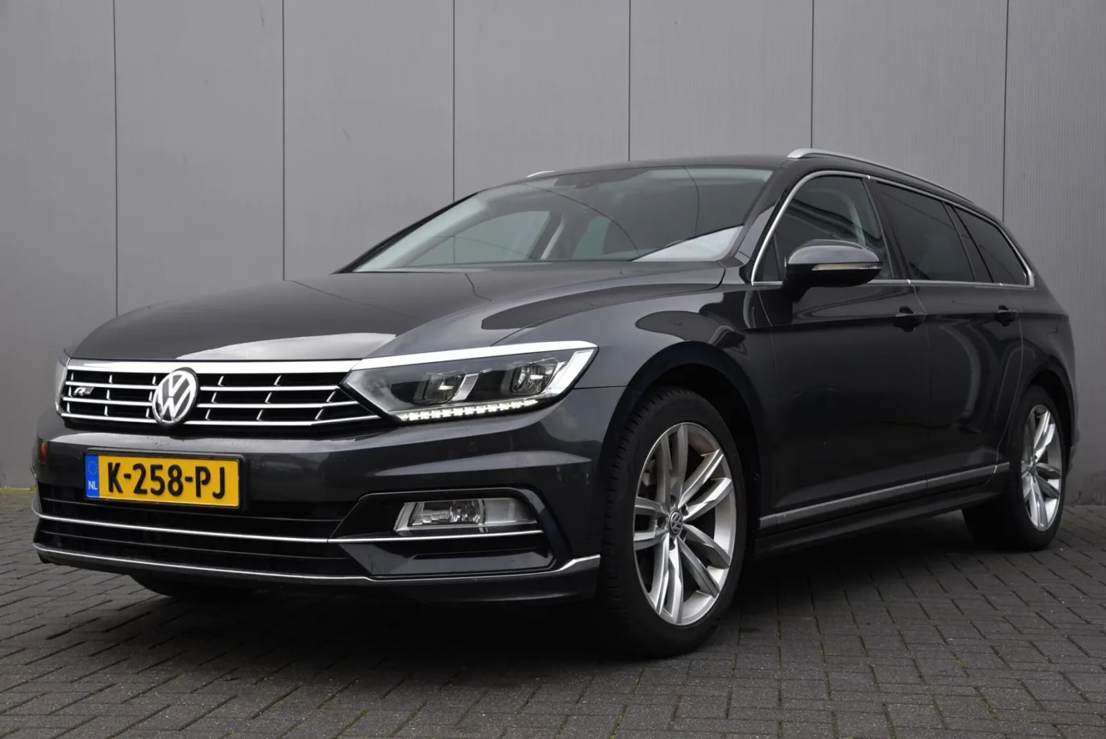Volkswagen Passat (2017) — foto 1