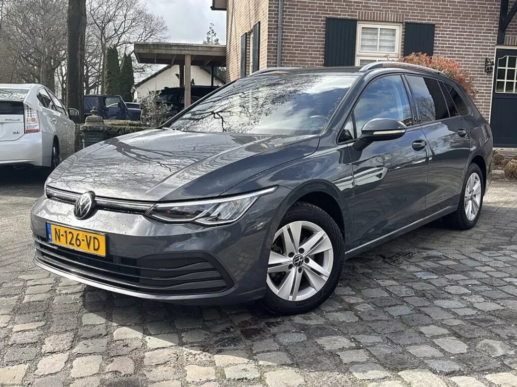 Volkswagen Golf (2022) — foto 1