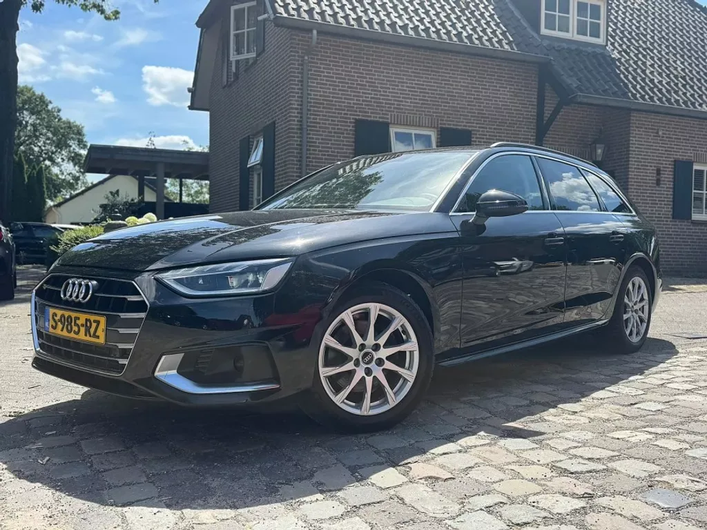 Audi A4 (2023) — foto 1
