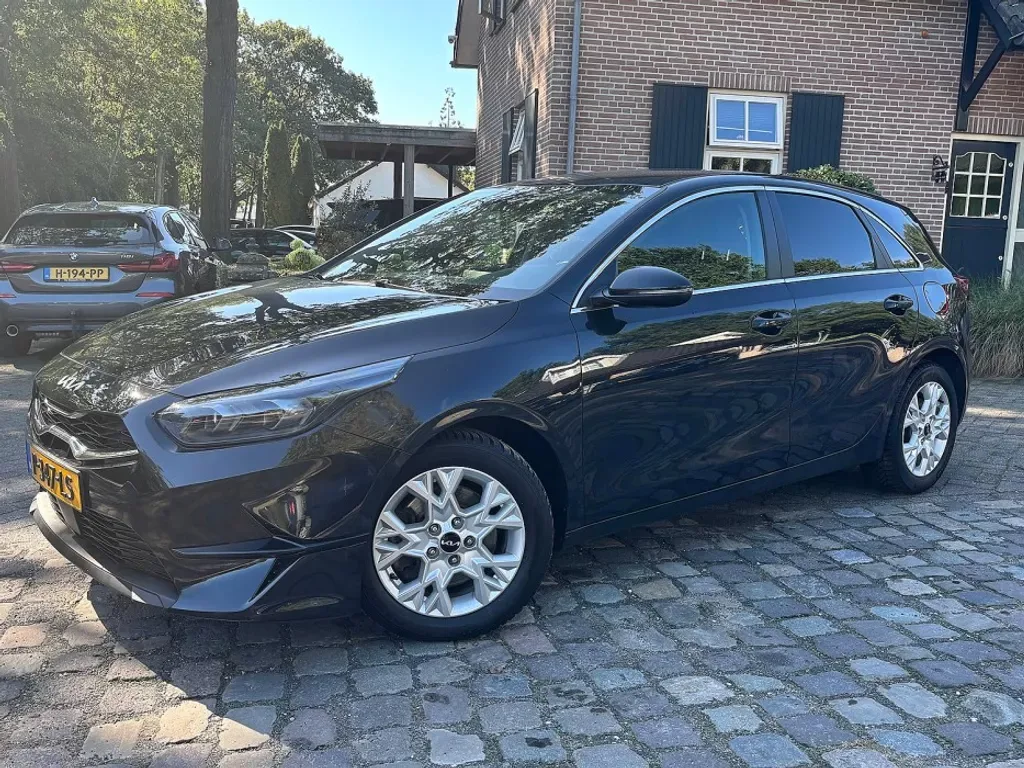 Kia Ceed (2022) — foto 1