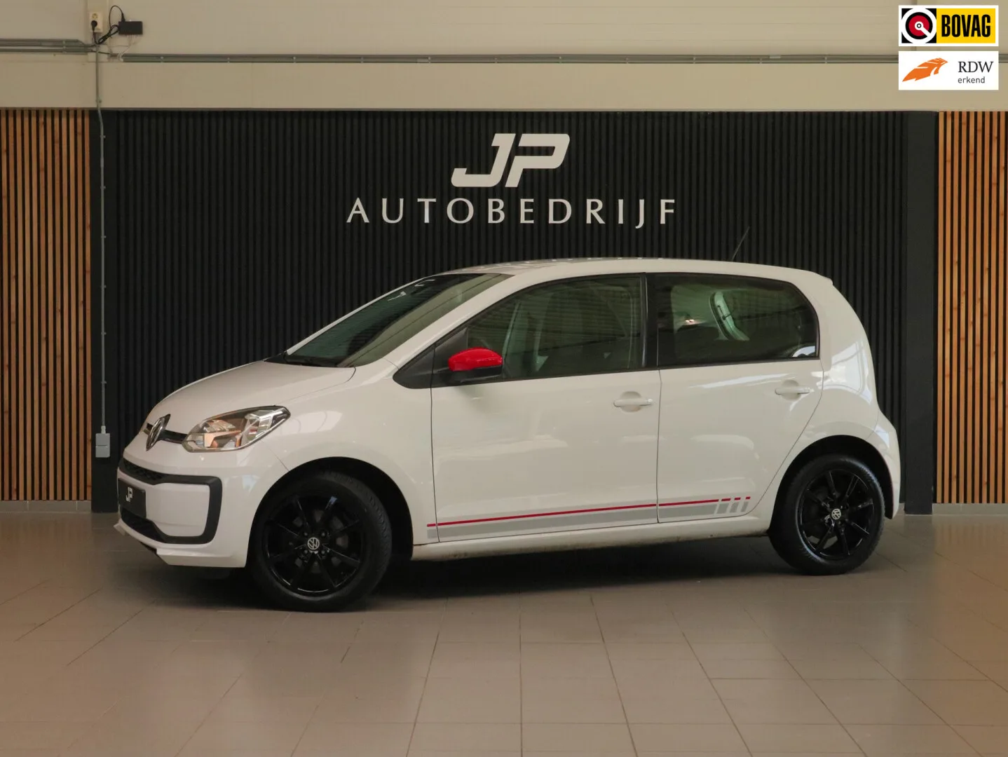 Volkswagen Up! (2016) — foto 1