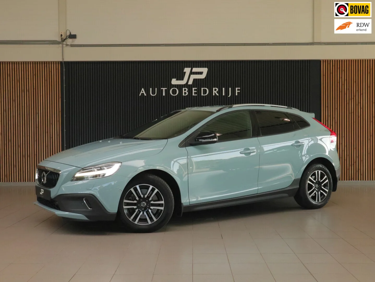 Volvo V40 Cross Country (2018) — foto 1