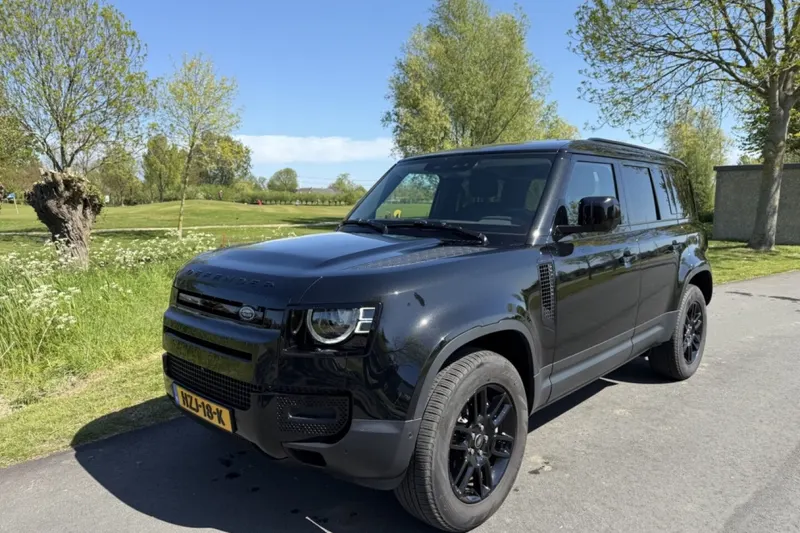 Land Rover Defender (2025)