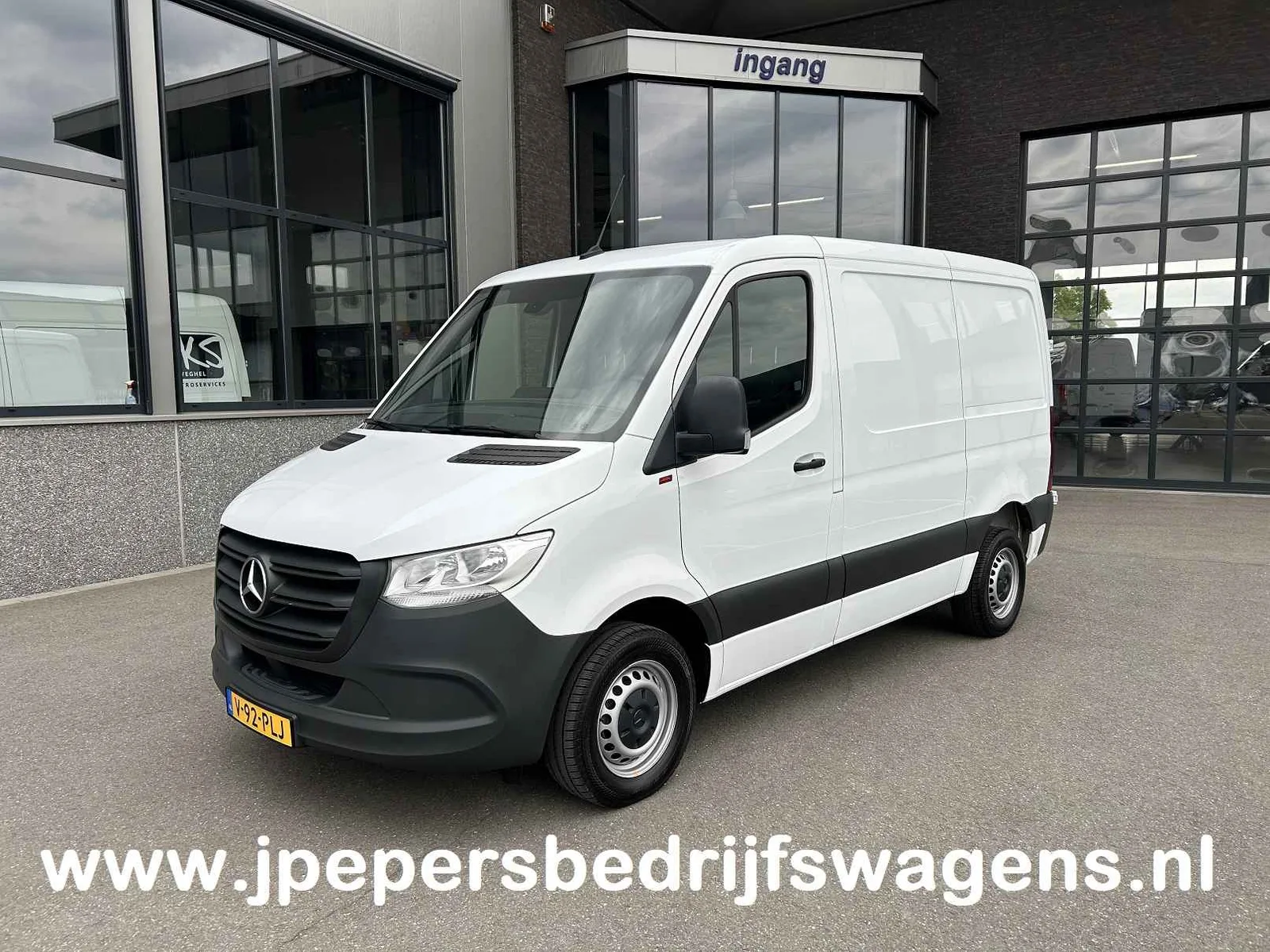 Mercedes-Benz Sprinter (2023) — foto 1