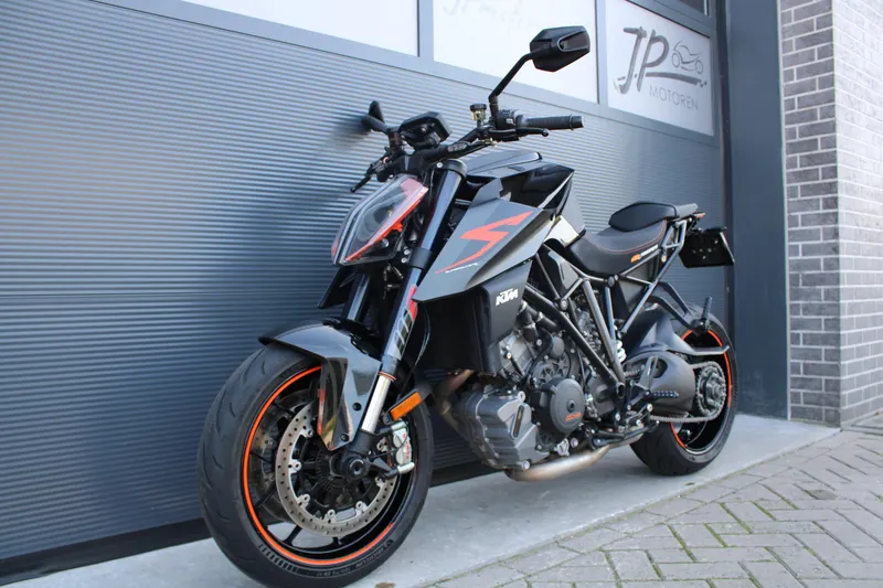KTM 1290 SuperDuke R (2017)