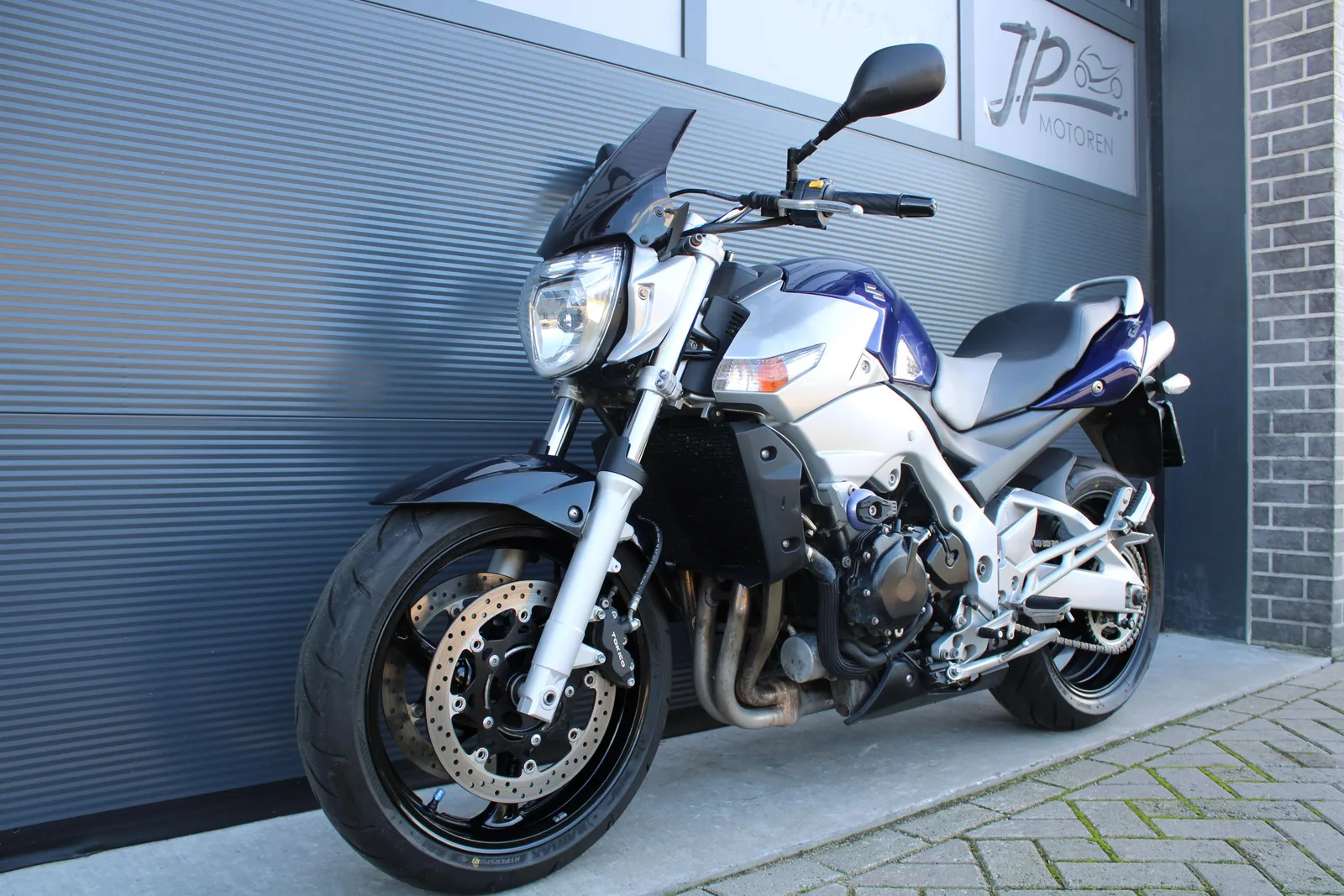 Suzuki GSR600 (2007) — foto 1