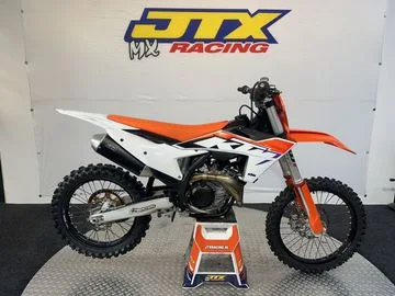 KTM 450 SX-F (2023) — foto 1