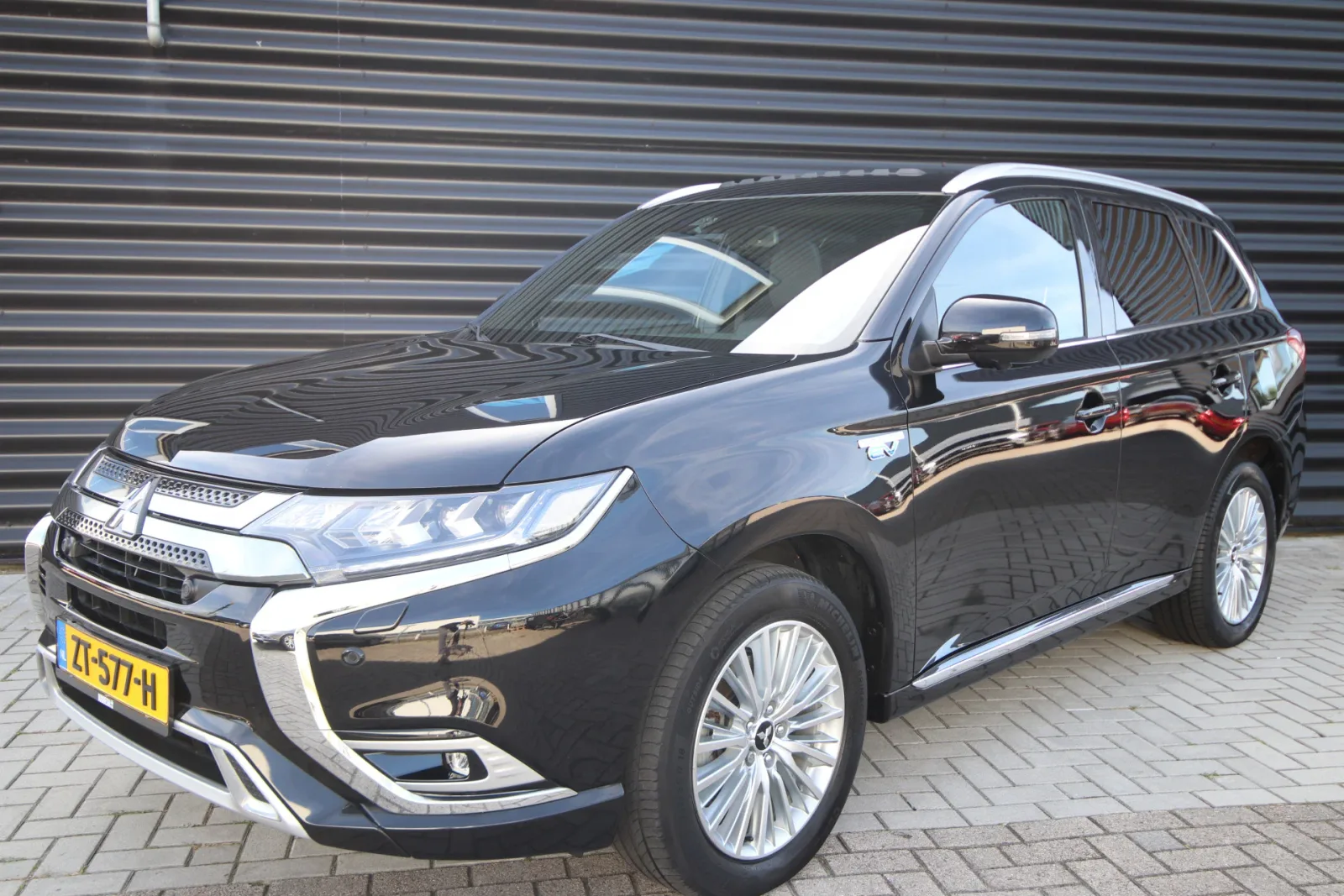 Mitsubishi Outlander (2019) — foto 1