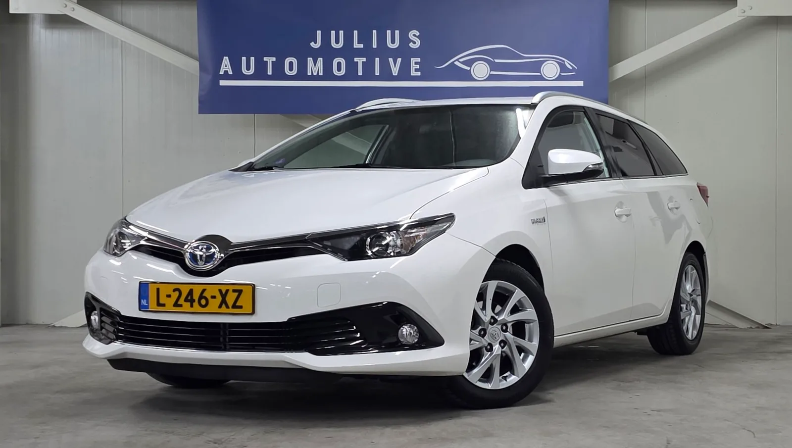 Toyota Auris (2016) — foto 1