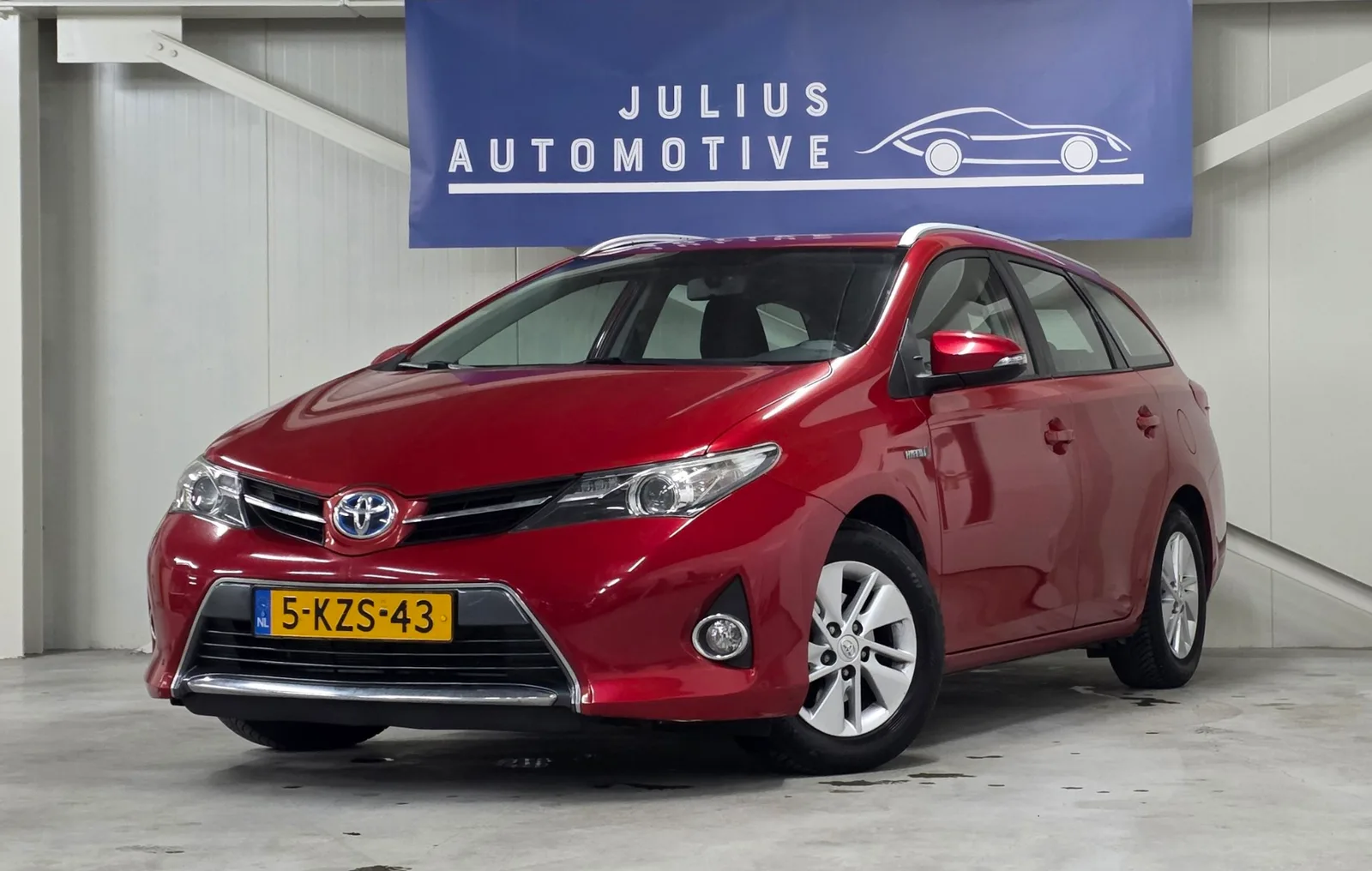 Toyota Auris (2013) — foto 1