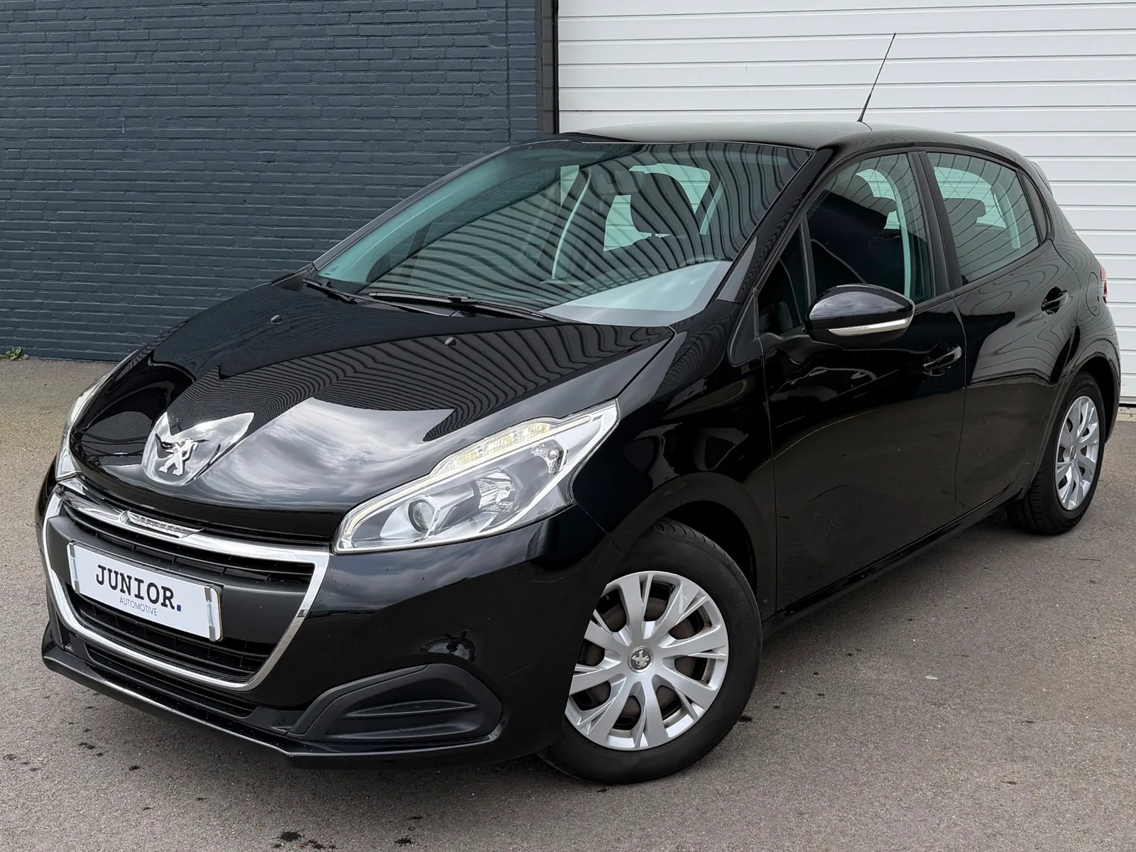 Peugeot 208 (2017) — foto 1