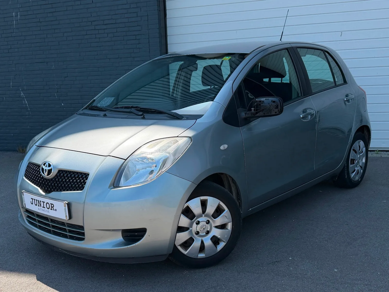 Toyota Yaris (2006) — foto 1