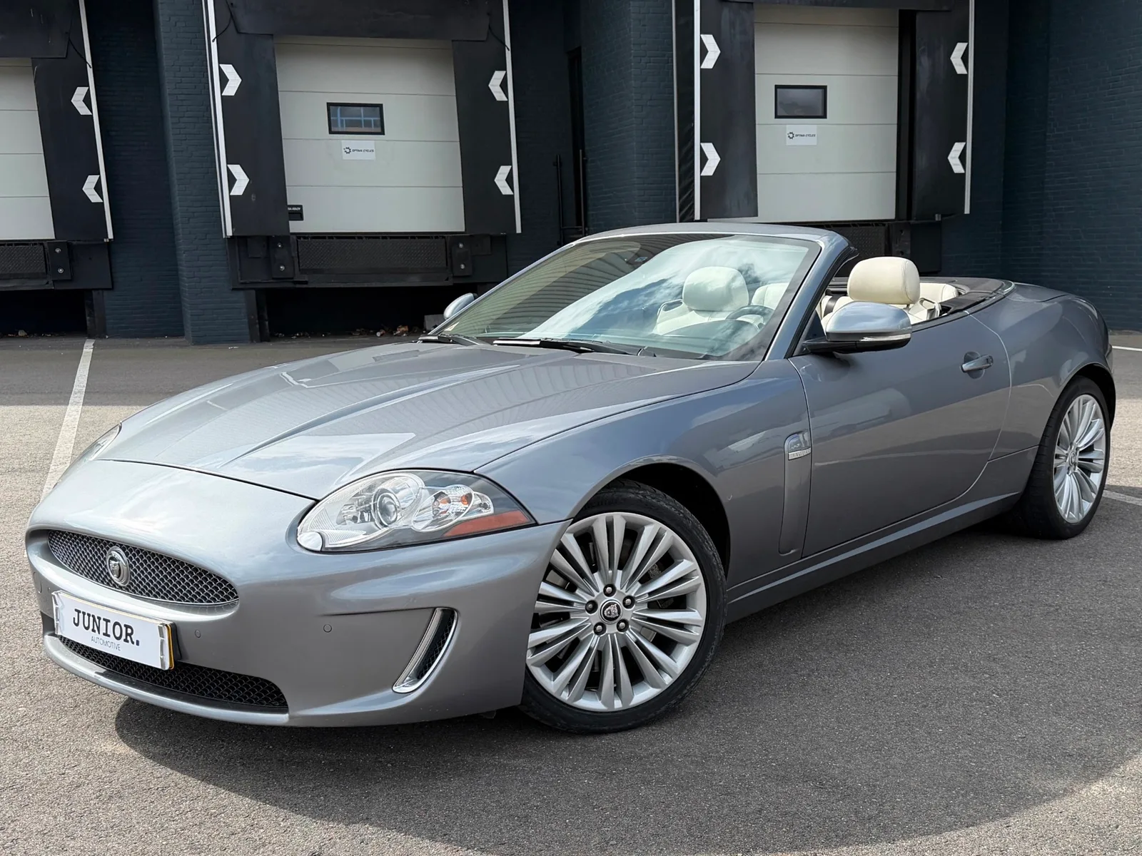 Jaguar XK (2010) — foto 1
