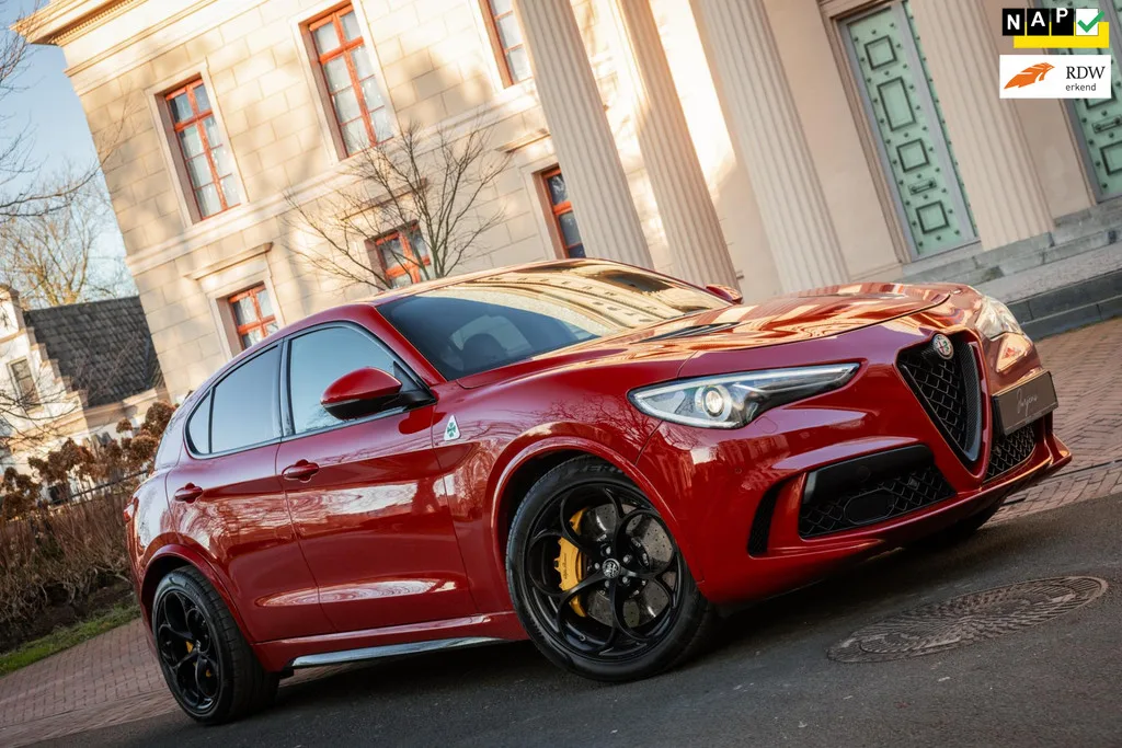 Alfa Romeo Stelvio (2018) — foto 1