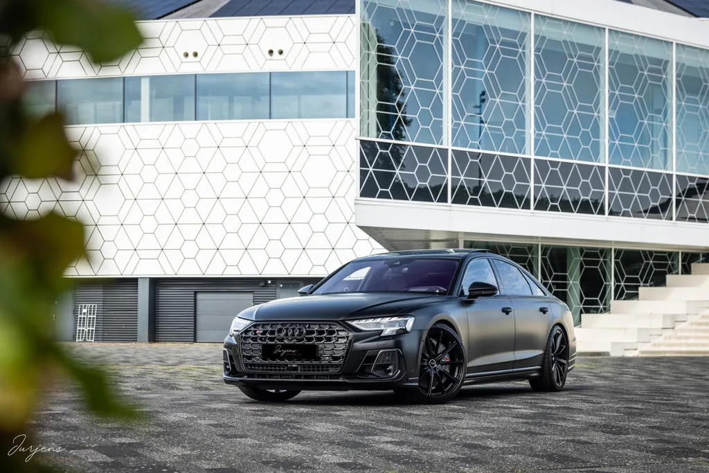 Audi S8 (2024) — foto 1