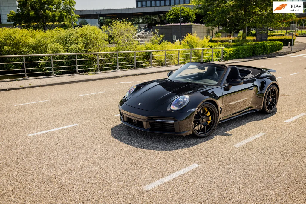 Porsche 911 (2021) — foto 1