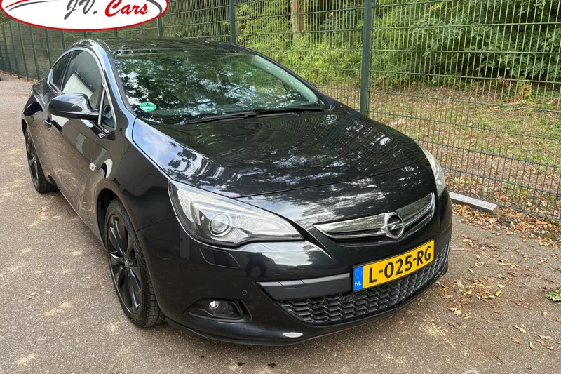 Opel Astra GTC (2012)