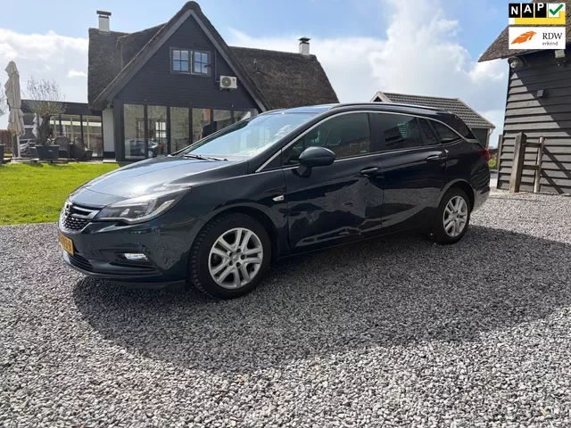 Opel Astra (2018) — foto 1
