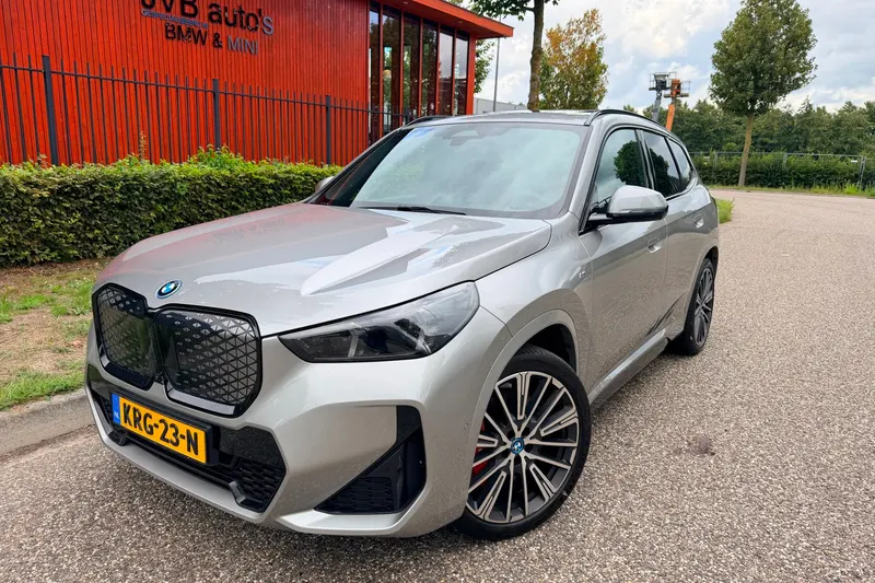 BMW iX1 (2024)