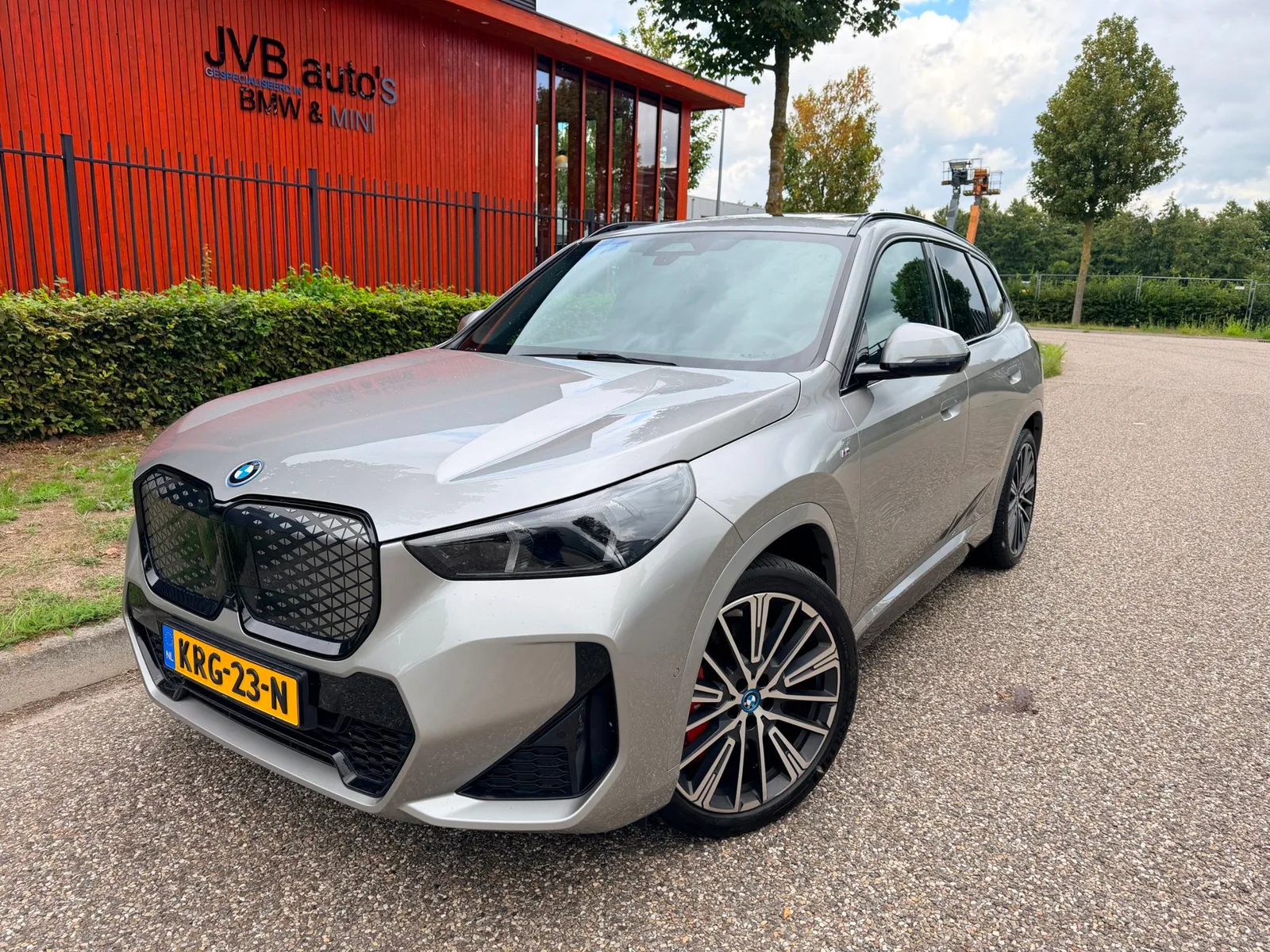 BMW iX1 (2024) — foto 1