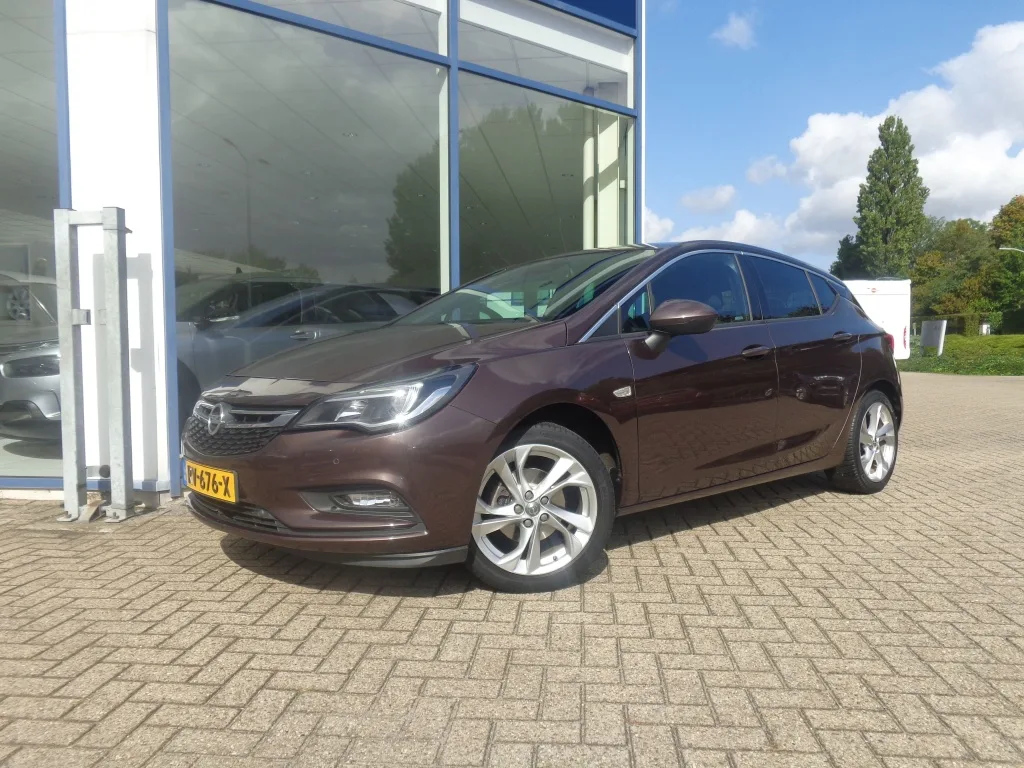 Opel Astra (2017) — foto 1