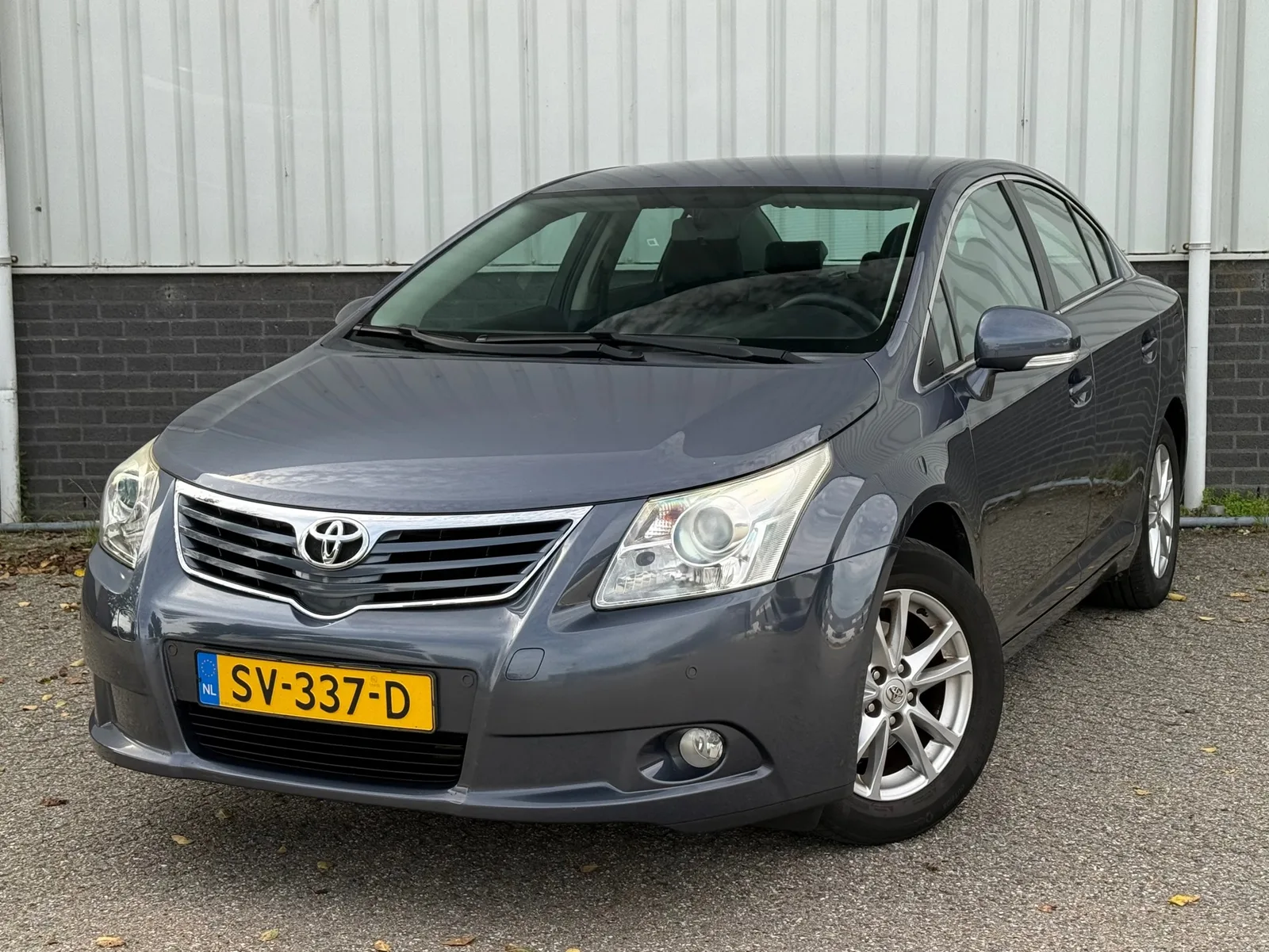 Toyota Avensis (2011) — foto 1