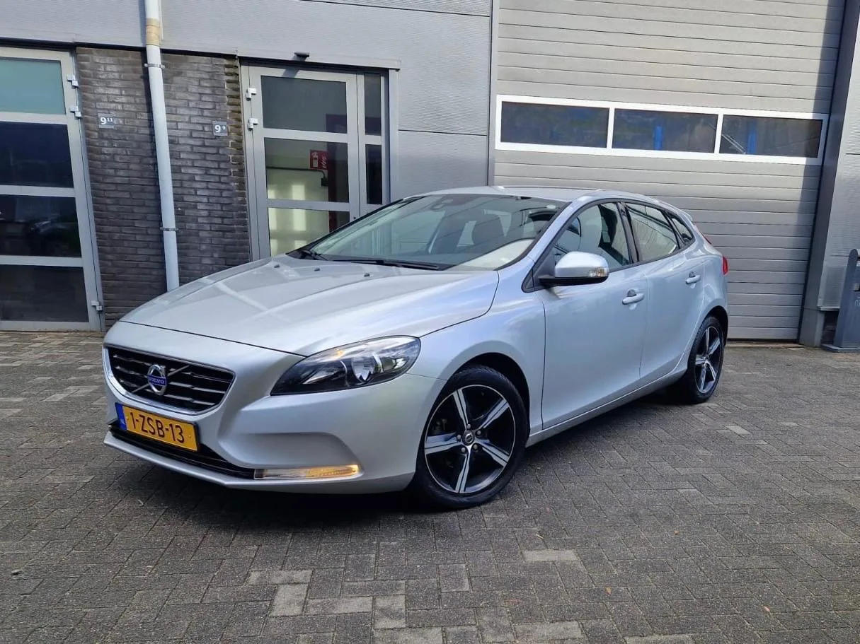 Volvo V40 (2014) — foto 1