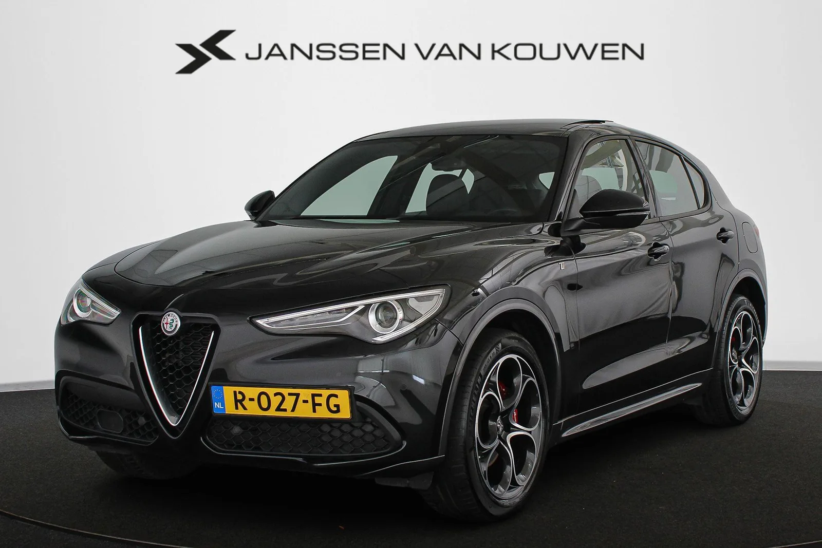 Alfa Romeo Stelvio (2022) — foto 1