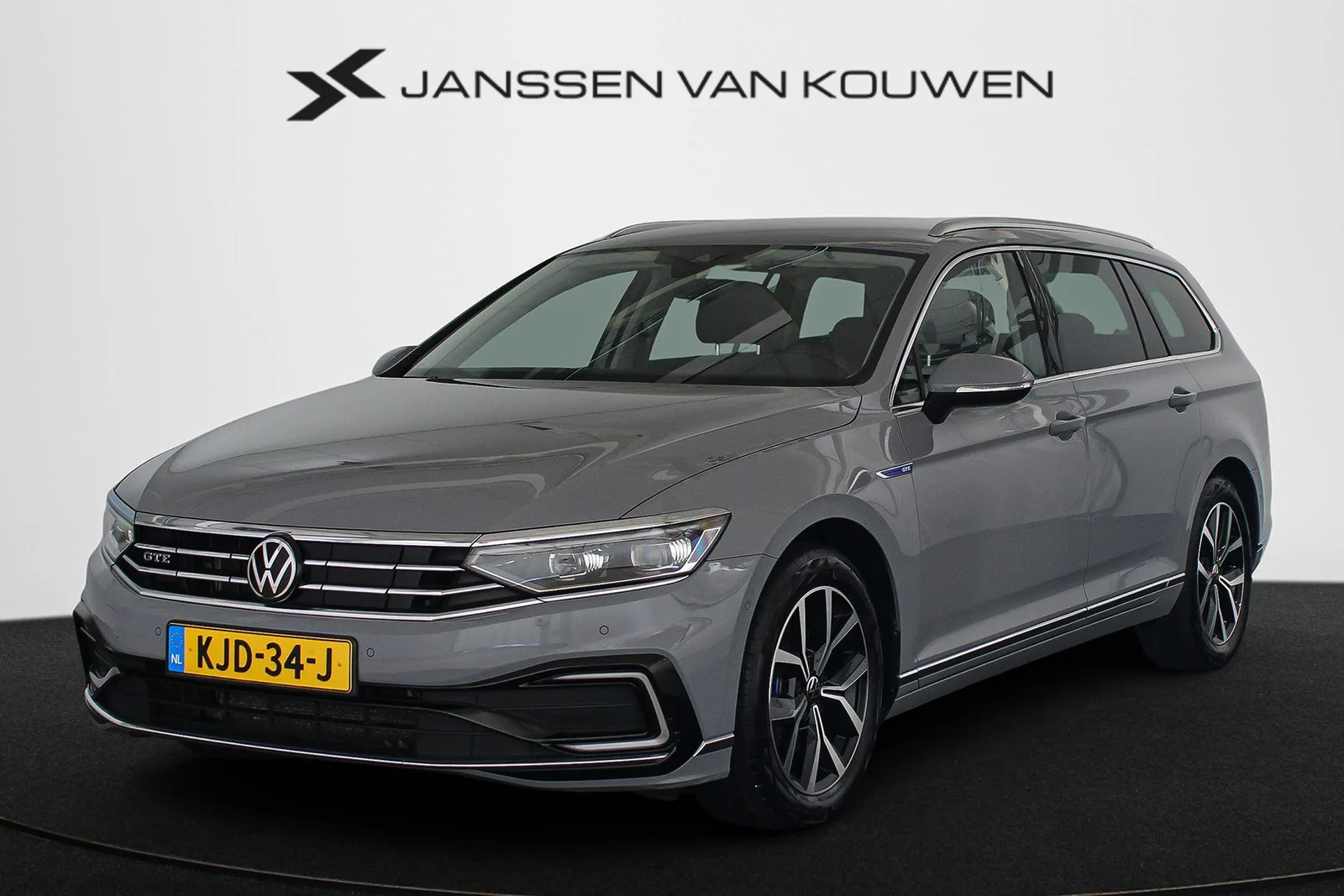 Volkswagen Passat (2023) — foto 1