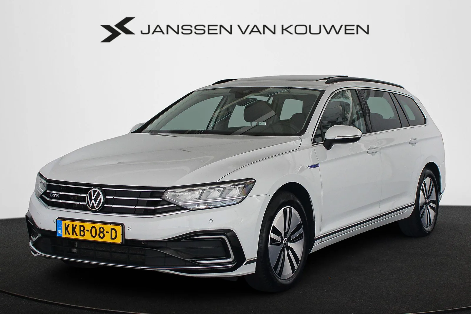 Volkswagen Passat (2022) — foto 1